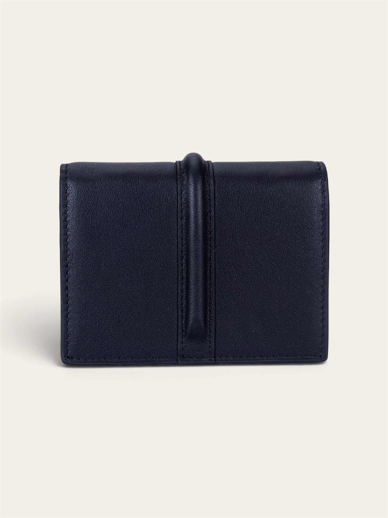 Genuine leather structured card holder with golden detail