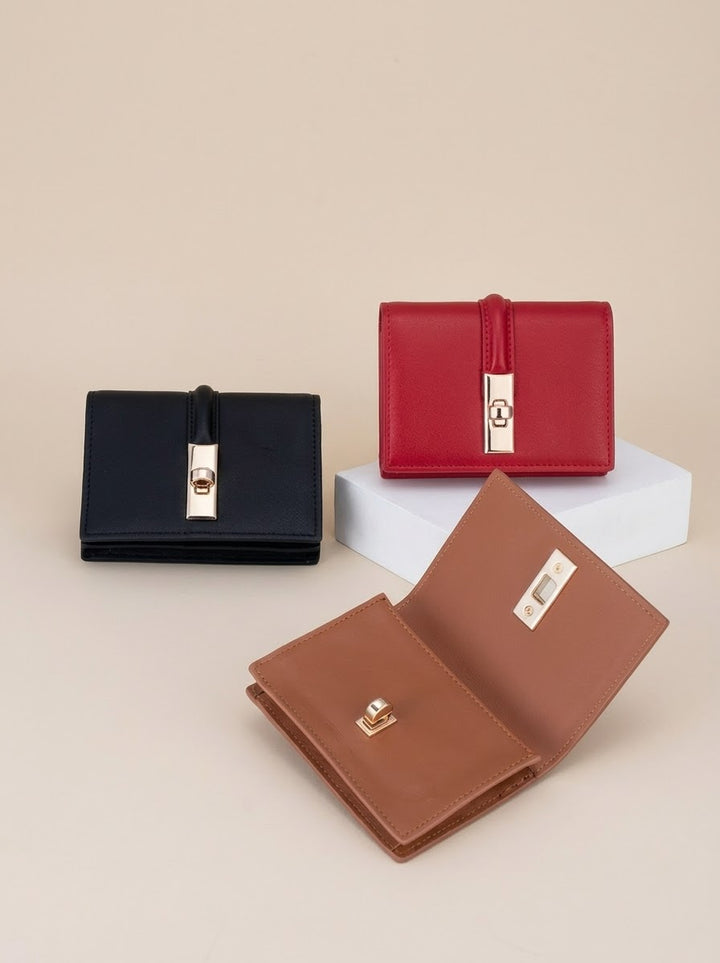 Genuine leather structured card holder with golden detail